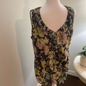 Cabi floral shell in size Large,  Recent style.